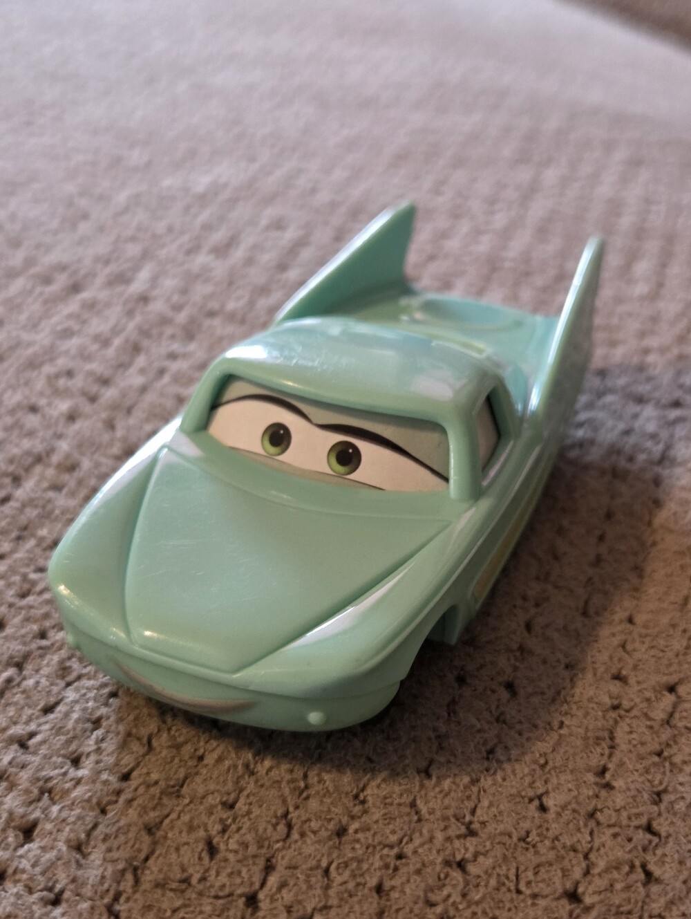 2006 McDonald's Happy Meal Toy DISNEY PIXAR CARS Flo pull back car